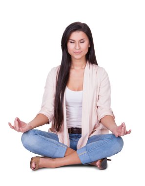 huzurlu güzel bir kadın meditasyon