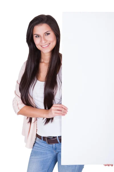 Elegante mujer de moda con signo en blanco — Foto de Stock