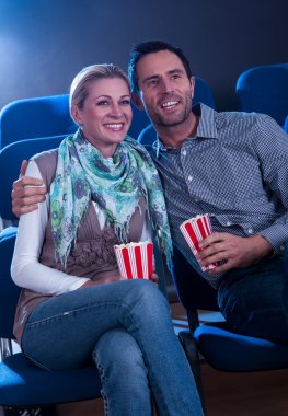 şık çift film keyfi