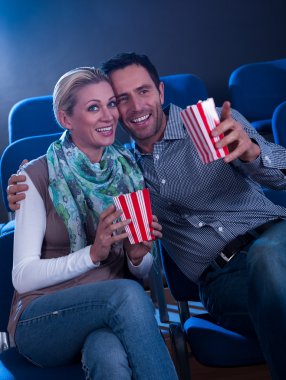şık çift film keyfi