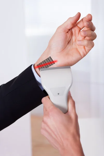 Scanning barcode on the hand — Stock Photo, Image