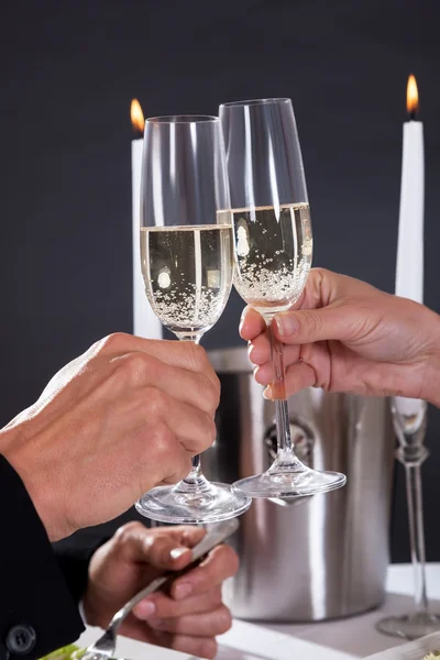 Romantic couple toasting each other — Stock Photo, Image
