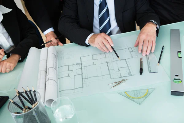 Architects discussing a blueprint — Stock Photo, Image