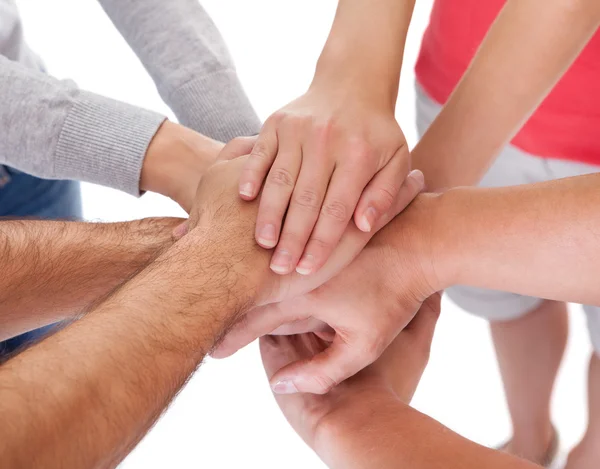 Cuatro amigos casuales de mediana edad tomados de la mano — Foto de Stock