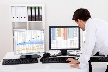 Stok komisyoncu bir boğa piyasasında Alım Satım işlemleri