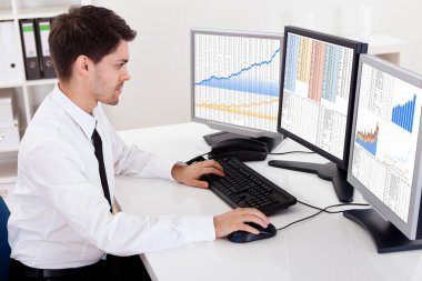 Stok komisyoncu bir boğa piyasasında Alım Satım işlemleri