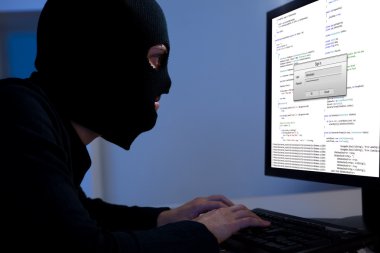 hacker bilgisayar kapalı bilgileri karşıdan yükleniyor
