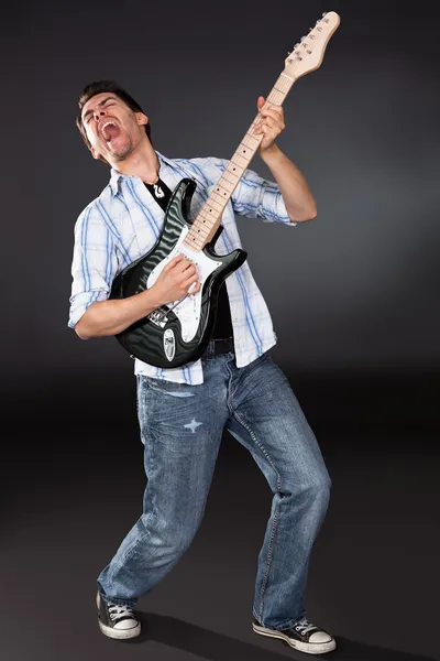 Zpěvák s kytarou — Stock fotografie
