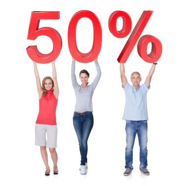 Casual holding yüzde 50 satışı işareti
