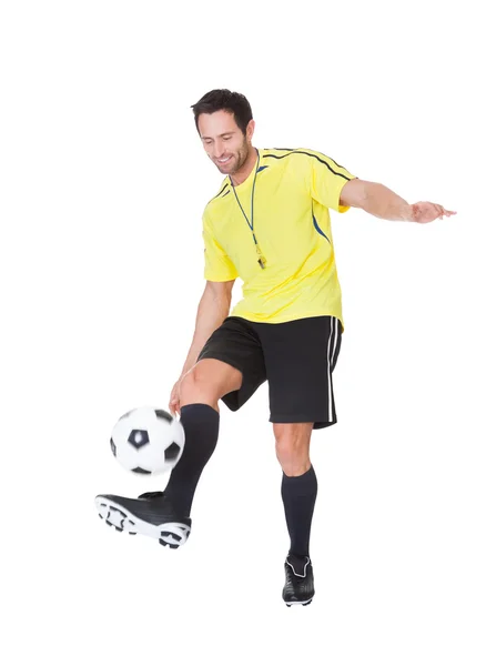 Soccer judge standing with ball — Stock Photo, Image