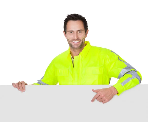 Glücklicher Arbeiter in Sicherheitsjacke — Stockfoto