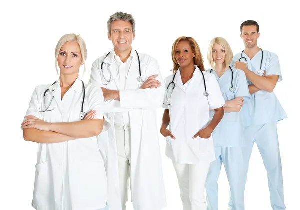 Tým lékařů, stojící v řadě izolovaných na bílém — Stock fotografie