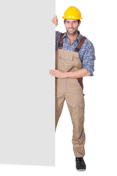Construction worker presenting empty banner — Stock Photo, Image