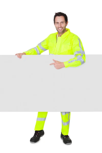 Glücklicher Arbeiter in Sicherheitsjacke — Stockfoto