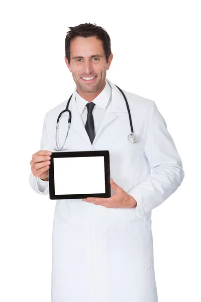 Medico che presenta tablet digitale vuoto — Foto Stock