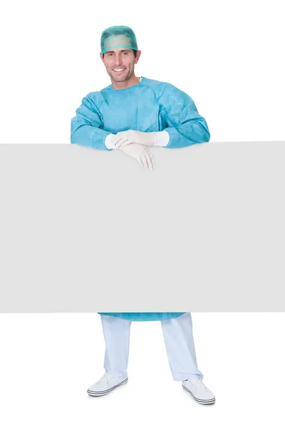 Scrubs üniforması giyen erkek cerrah — Stok fotoğraf