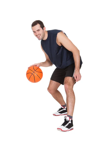 Jogador de basquete profissional com bola — Fotografia de Stock