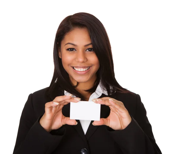 Feliz mujer de negocios sosteniendo tarjeta de visita — Foto de Stock