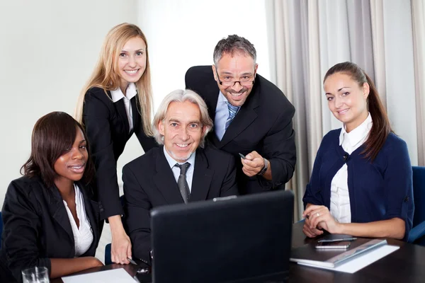 Groep van de ondernemingen in een vergadering — Stockfoto