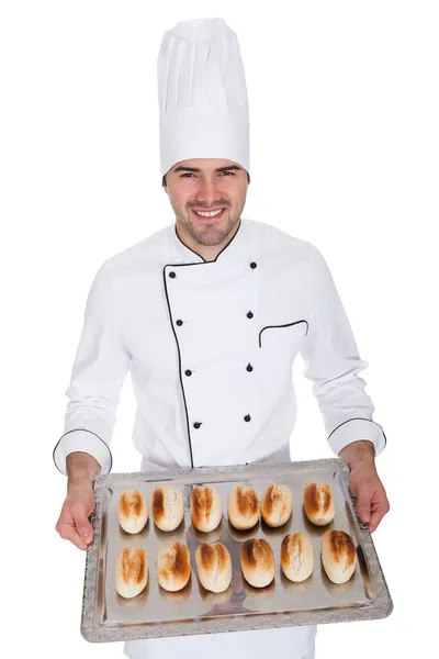 Retrato de panadero feliz con bandeja —  Fotos de Stock