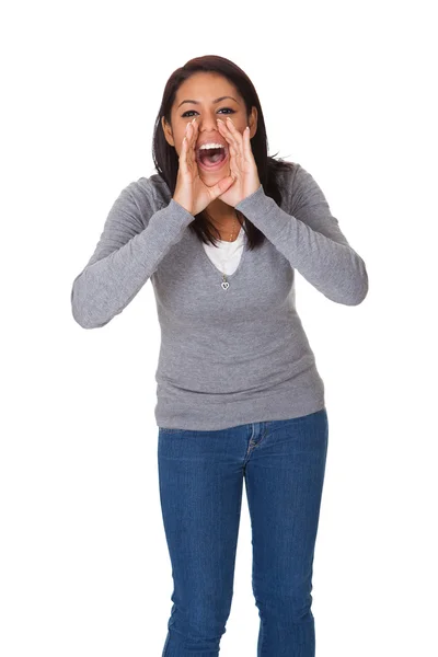 Portret van een jonge vrouw schreeuwend — Stockfoto