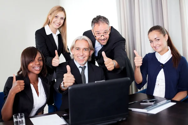 Retrato de un grupo de negocios en una reunión — Foto de Stock