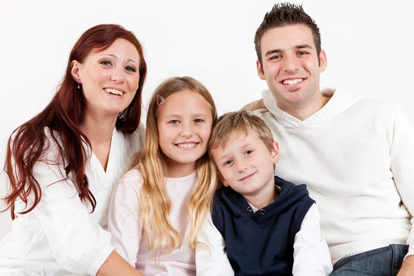 Familia feliz con sus hijos — Foto de Stock