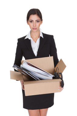 feliz empresaria caja de primeros auxilios