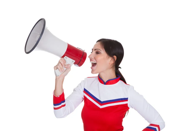 Hermosa mujer gritando en megáfono — Foto de Stock