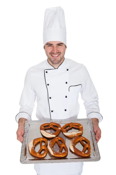 Retrato de padeiro feliz com bandeja — Fotografia de Stock