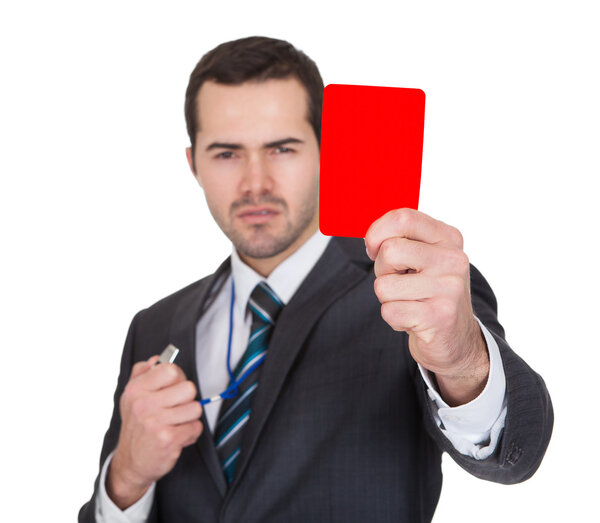 Бизнесмен показывает красную карточку
