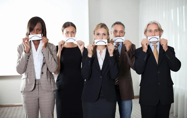 Grupp av företagsledare med sorgliga känslor — Stockfoto