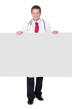 Kendine güvenen doktor sunan boş başlık sayfası