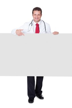 Kendine güvenen doktor sunan boş başlık sayfası