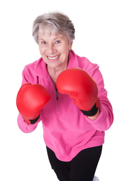 Retrato de boxeadora femenina senior —  Fotos de Stock