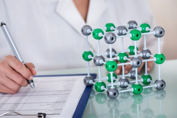 Female Scientist Writing On Notepad — Stock Photo, Image