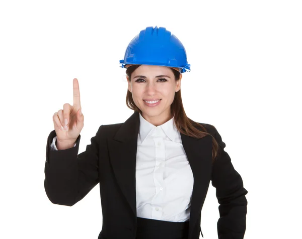 Arquitecto femenino tocando la pantalla — Foto de Stock