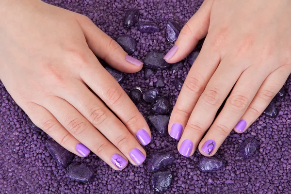 Dedos humanos con hermosa manicura — Foto de Stock