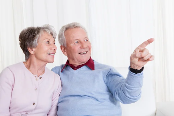 Retrato de feliz pareja de ancianos — Foto de Stock