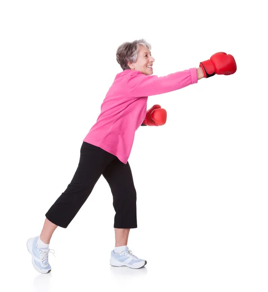 Retrato de boxeadora femenina senior —  Fotos de Stock