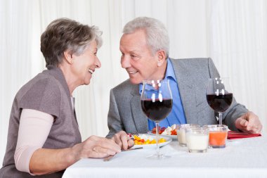 birlikte akşam yemeği keyfi kıdemli Çift