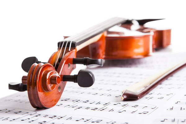 Скрипка и музыкальные ноты
