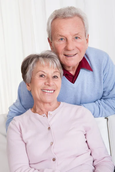 Retrato de casal de idosos felizes — Fotografia de Stock