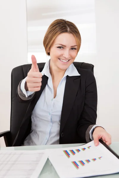 Businesswoman Mostra Pollice-up — Foto Stock