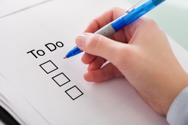 insan eli yapılacaklar listesi denetleniyor
