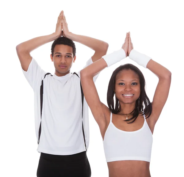 Pareja joven haciendo ejercicio —  Fotos de Stock