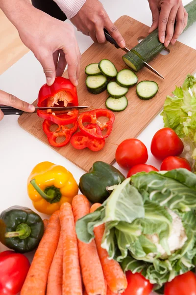 Un paio di verdure tagliate — Foto Stock