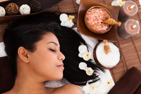 Young Woman Relaxing In A Spa — Stock Photo, Image