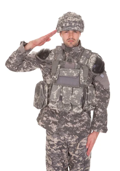 Porträt eines Mannes in Militäruniform, der grüßt — Stockfoto