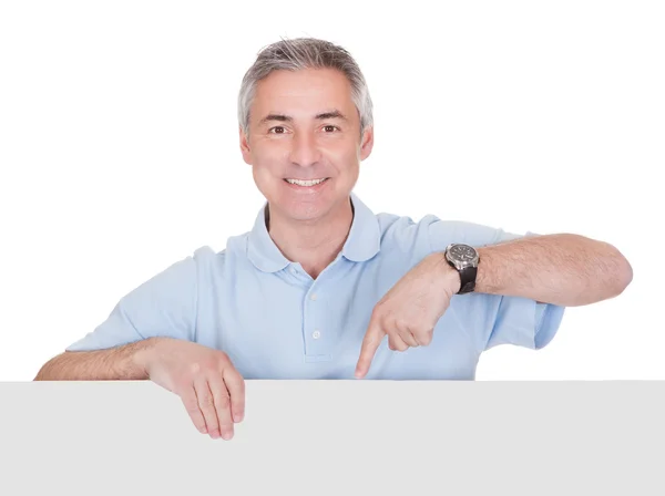 Homem Apresentando Placard em Branco — Fotografia de Stock